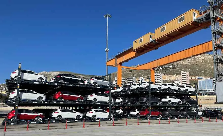 Κύριος διαμετακομιστικός κόμβος ο Πειραιάς για τη μεταφορά αυτοκινήτων