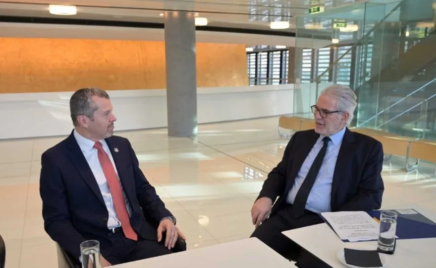 Συνάντηση Στυλιανίδη με Αρσένιο Ντομίνγκεζ για την πράσινη ναυτιλία