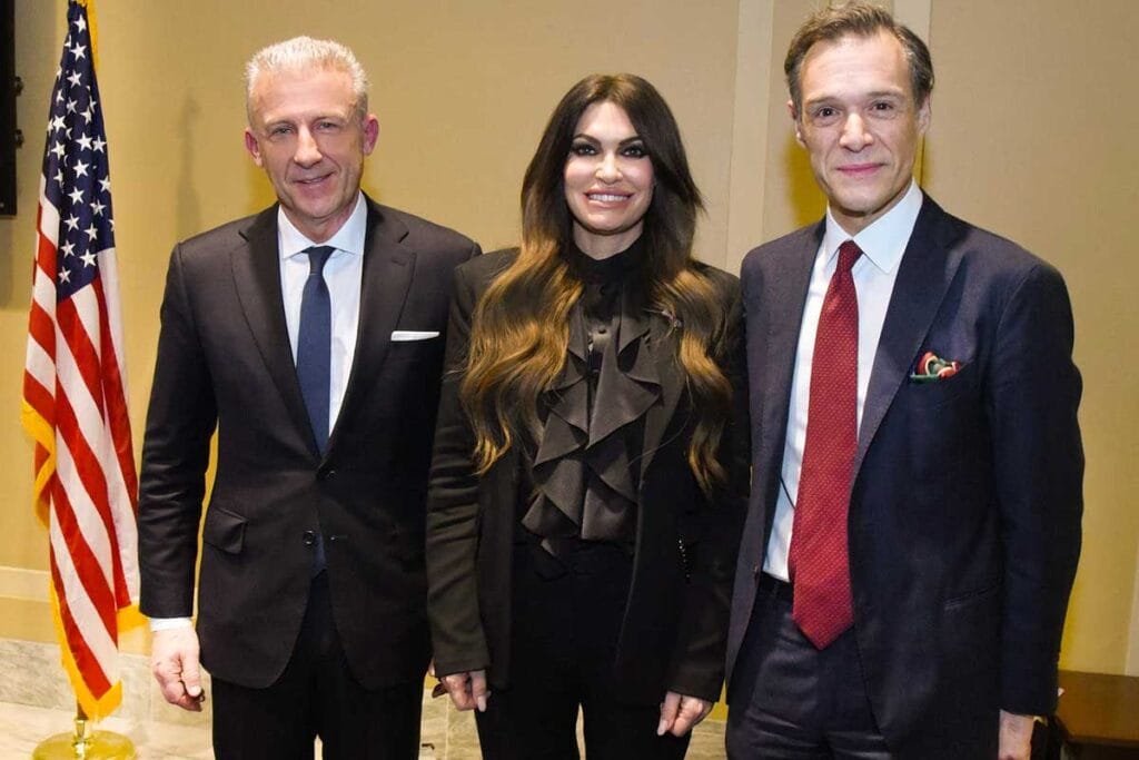 O Πρόεδρος του International Propeller Club, Κωστής Φραγκούλης με την Πρέσβη των ΗΠΑ στην Ελλάδα Kimberly Guilfoyle και τον Πρέσβη της Ελλάδας στις ΗΠΑ, Αντώνη Αλεξανδρίδη