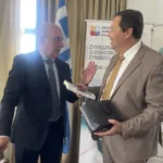 Ο Πρέσβης της Ιταλίας Paolo Cuculi με τον Διευθύνοντα Σύμβουλο του Οργανισμού Λιμένος Ηρακλείου Μηνά Παπαδάκη