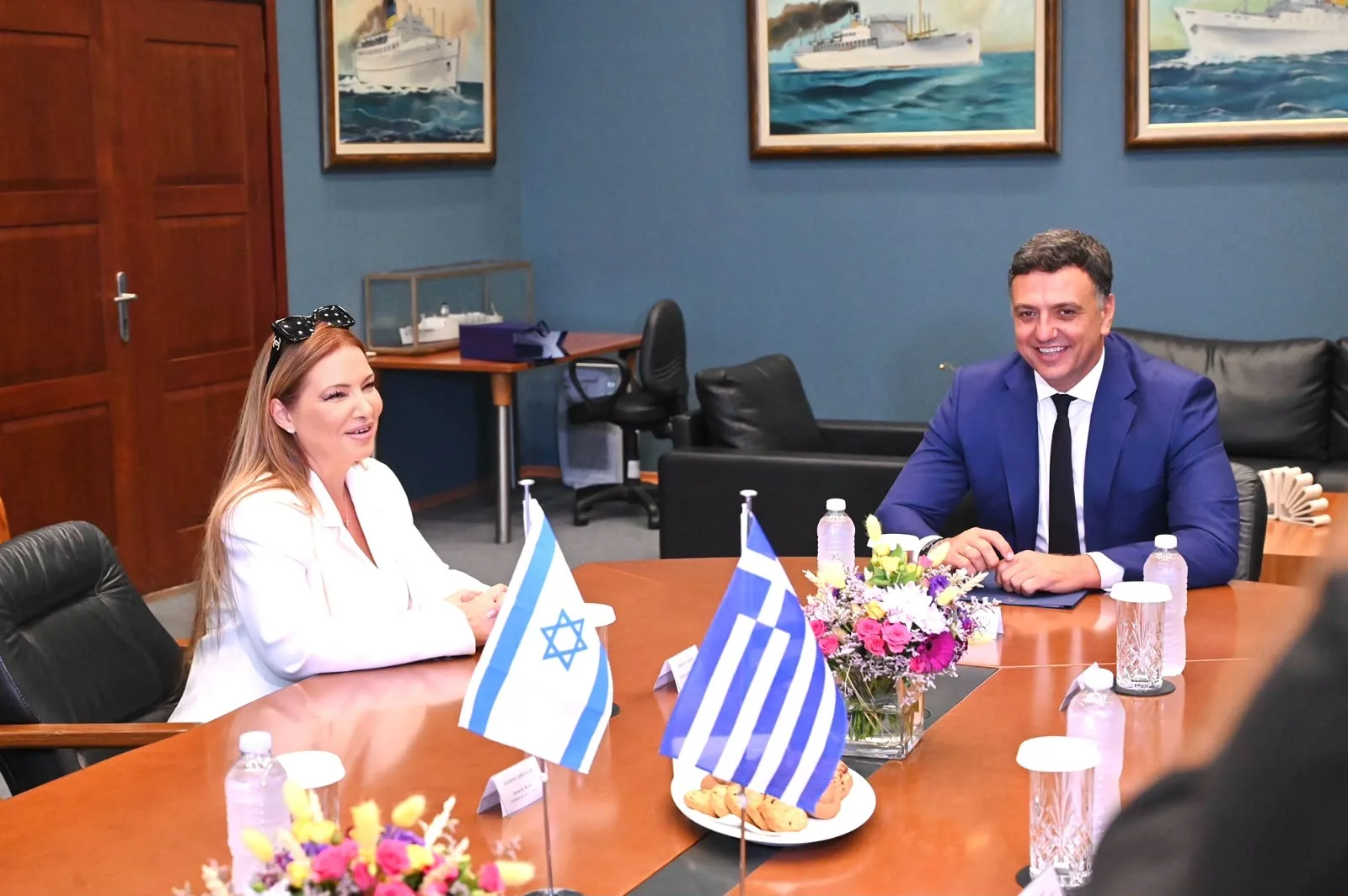 Ο Βασίλης Κικίλιας σε συνάντηση με την Πρέσβη του Ισραήλ στην Ελλάδα Πνινάτ Γιανάι