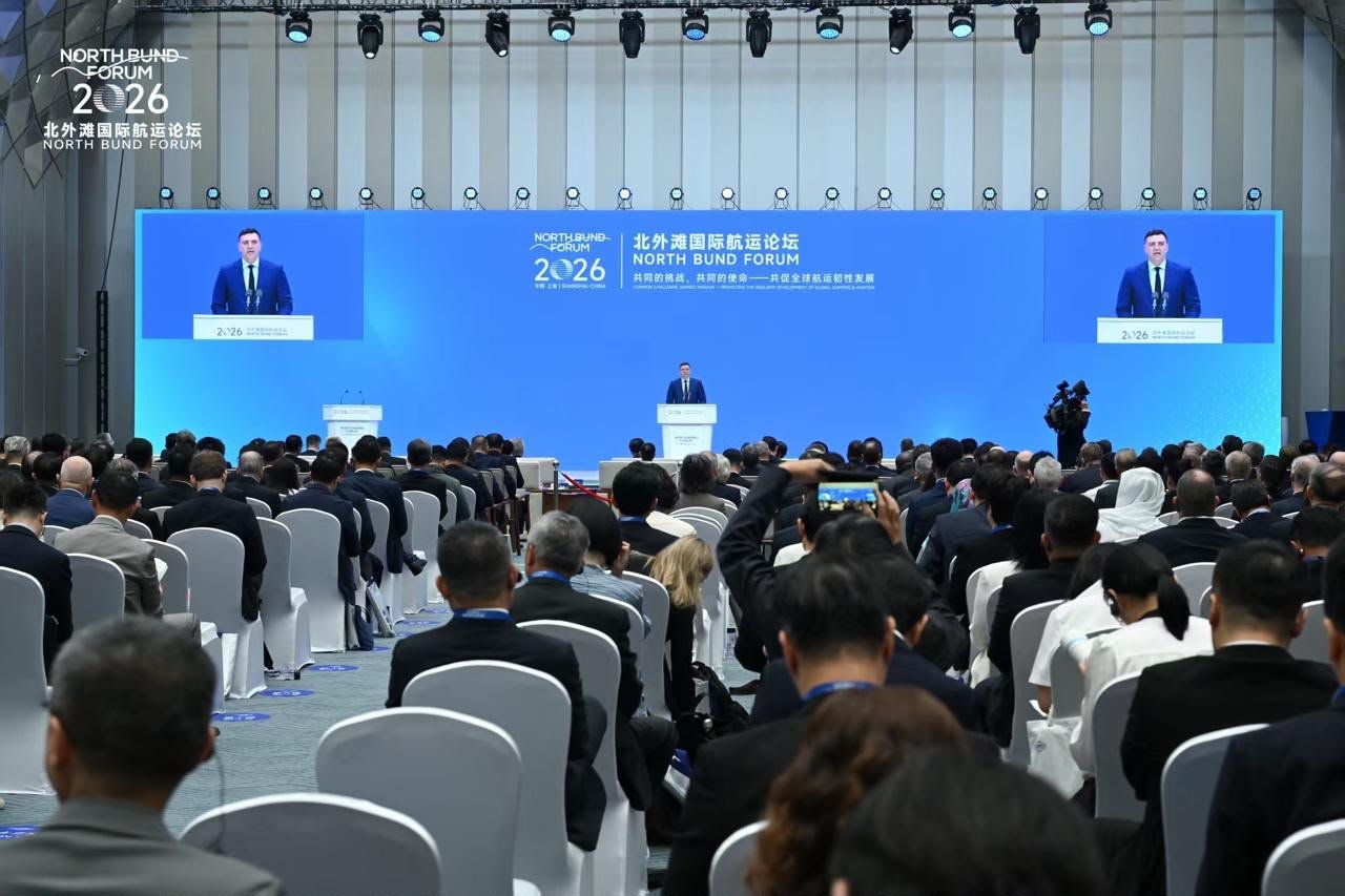 Ο Βασίλης Κικίλιας στο βήμα του North Bund Forum 2026 στη Σανγκάη